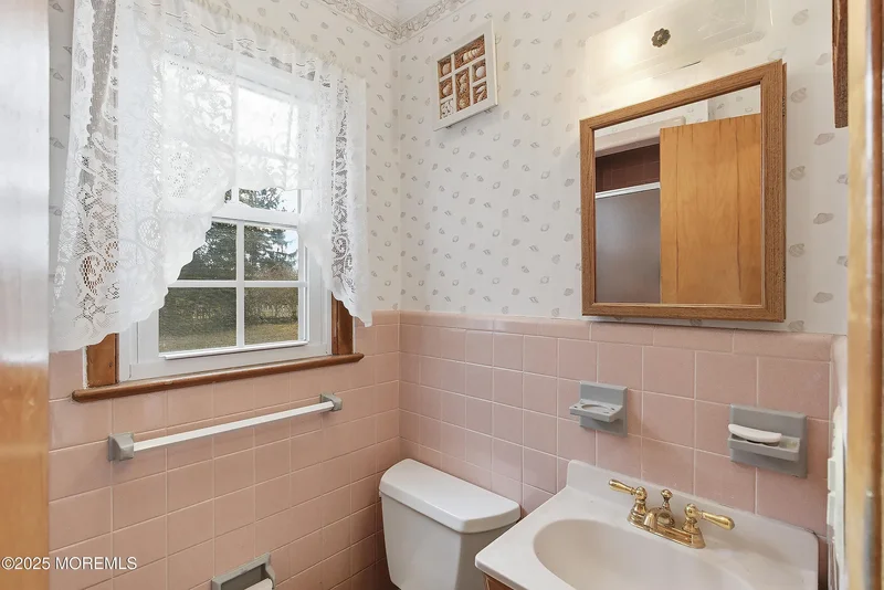 922 Woodview Road, Brielle, New Jersey, United States. - Photo 3