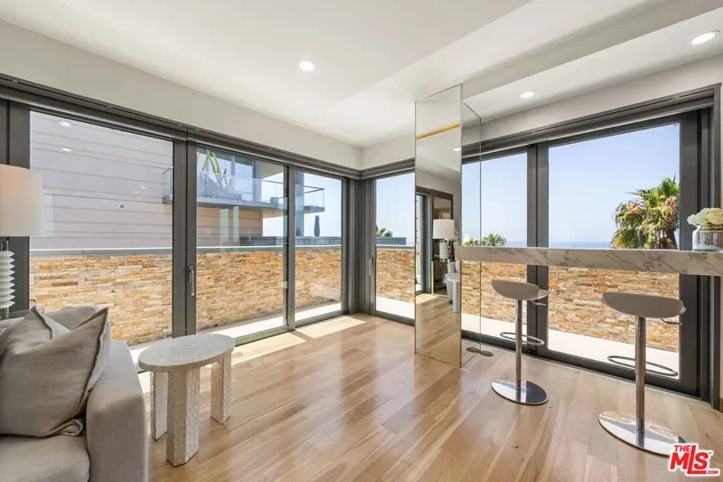1755 Ocean Avenue 811, Santa Monica, California, United States. - Photo 15