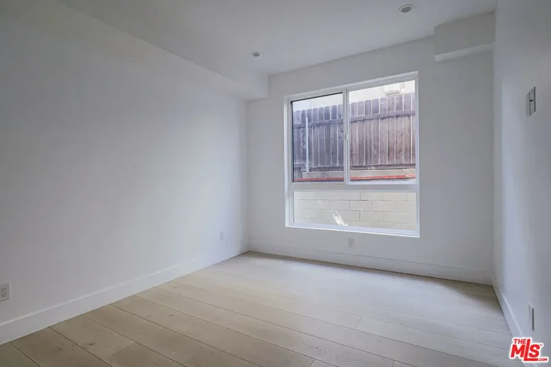 11810 Gilmore Street, Los Angeles, California, United States. - Photo 19