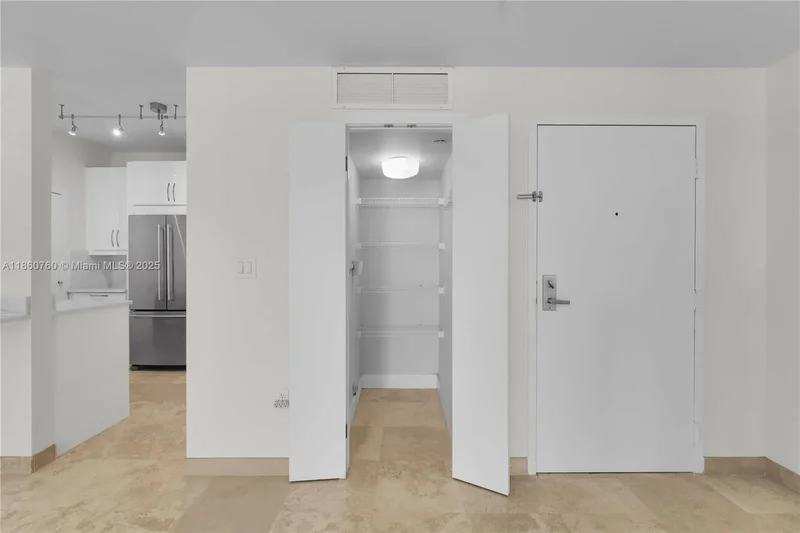 1 Century Ln, Miami Beach, Florida, United States. - Photo 24