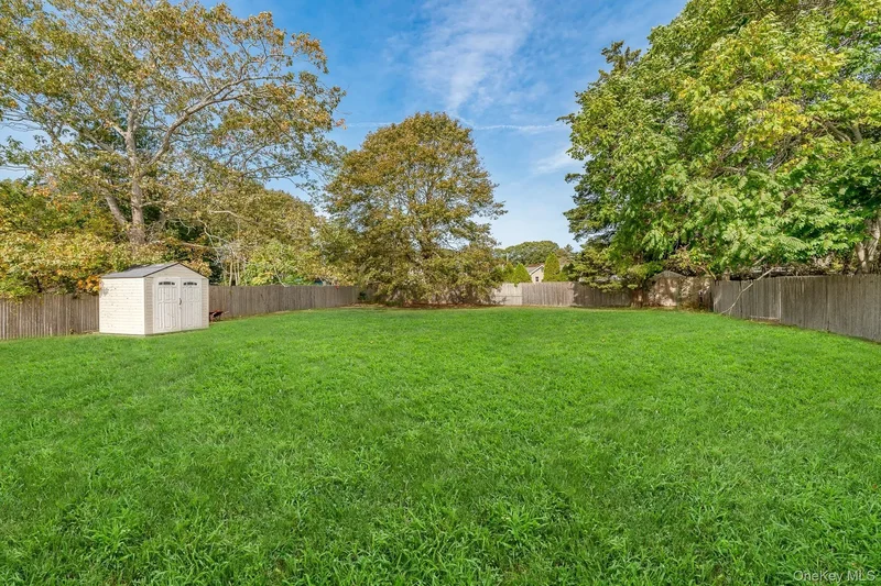 10 Argonne Road, Hampton Bays, NY 11946, Hampton Bays, New York, United States. - Photo 26