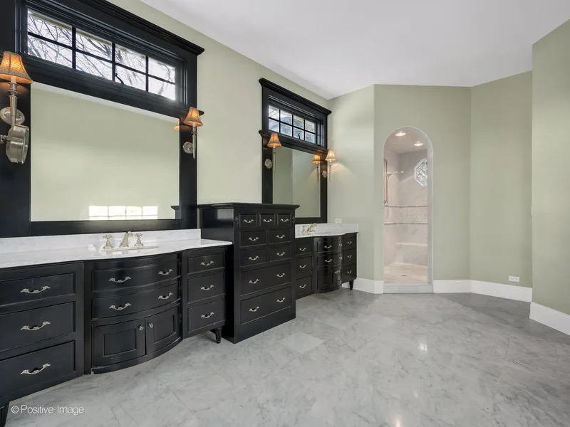 48 FOREST GATE Circle, Oak Brook, Illinois, United States. - Photo 14