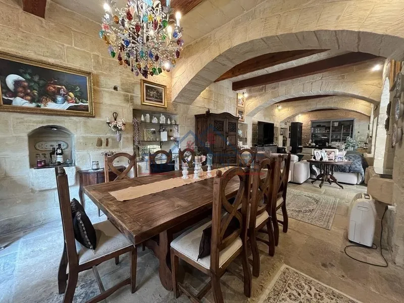 4 bedroom House of Character in Central, Siggiewi
