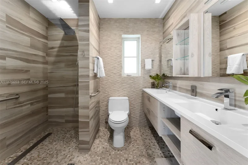 2887 Pine Tree Dr, Miami Beach, Florida, United States. - Photo 16