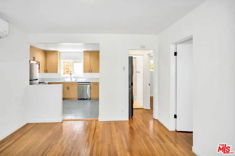 5614 W Adams Boulevard, Los Angeles, California, United States. - Photo 3