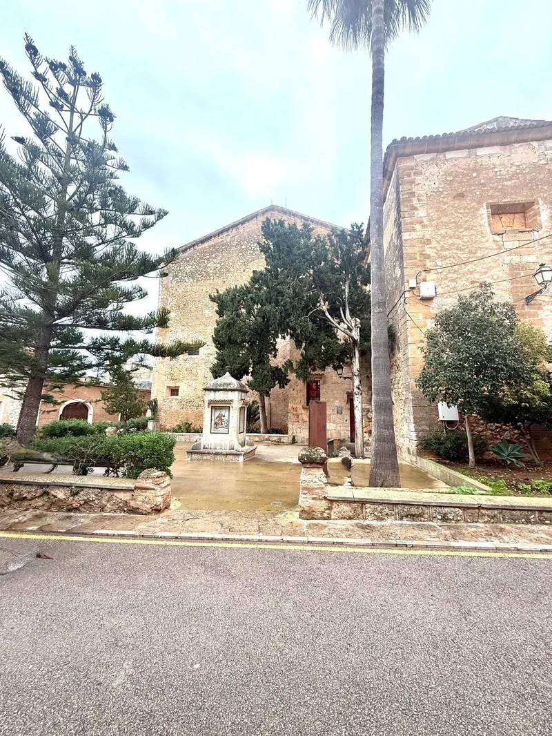 Spacious Townhouse With Renovation Potential In The Heart Of Petra