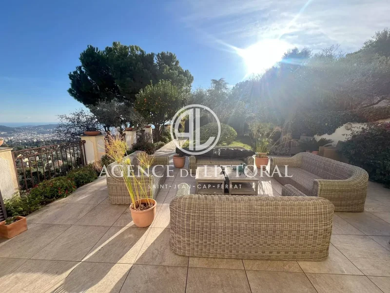6 rooms 243 m² exceptional apartment on the heights of Gairault in Nice