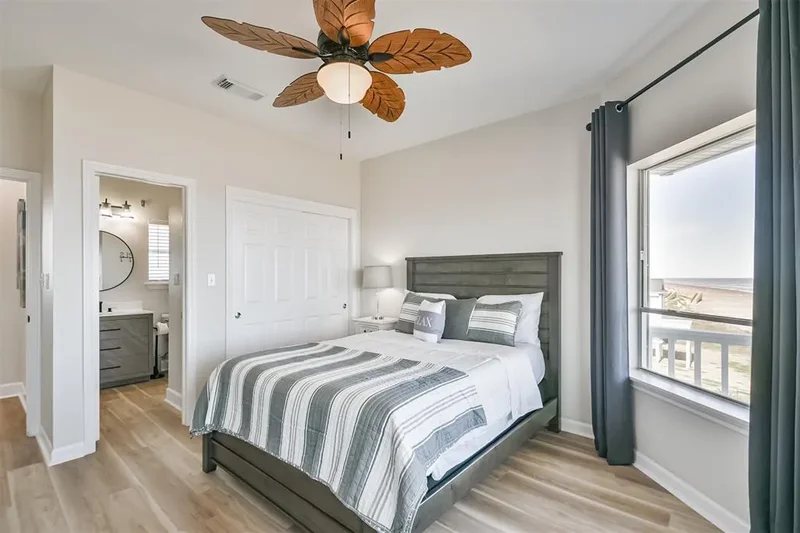 11811 Sunbather Lane, Galveston, Texas, United States. - Photo 34