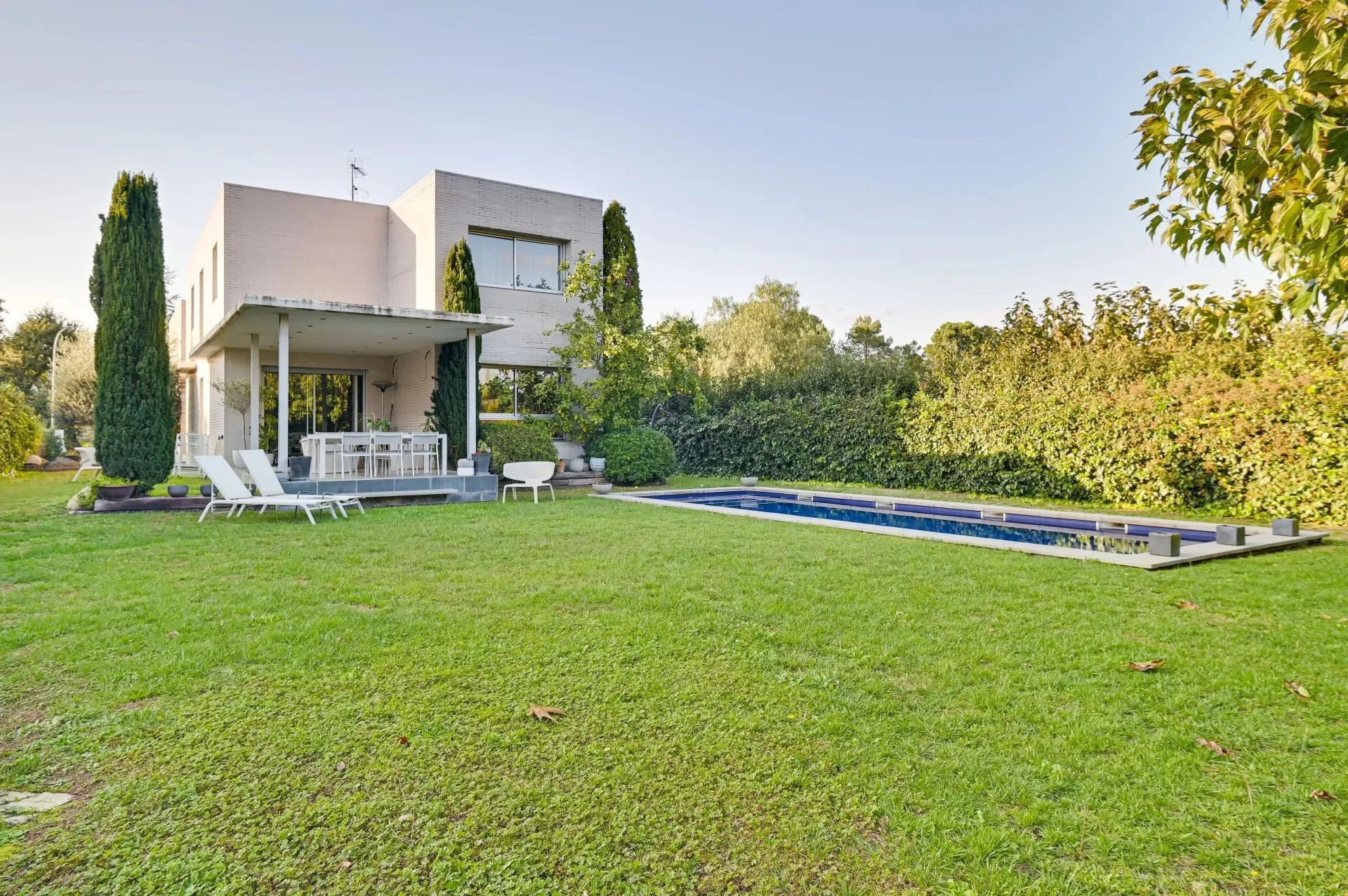 Exterior photo 9