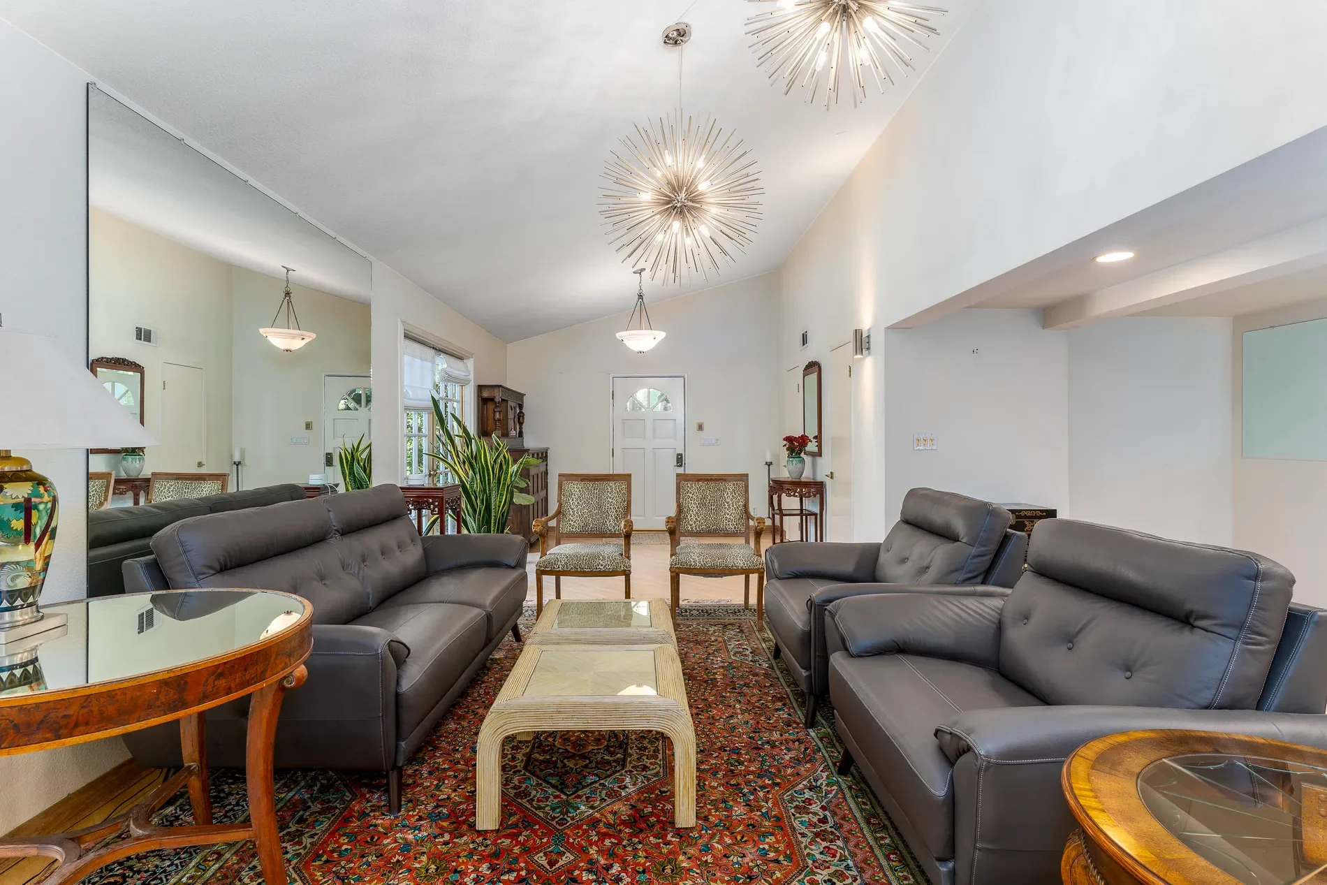 5828 Calvin Avenue, Tarzana, CA 91356, Los Angeles, California, United States. - Photo 12