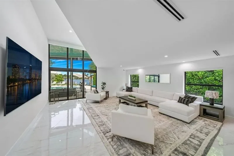 5 Bedrooms Single Family Detached