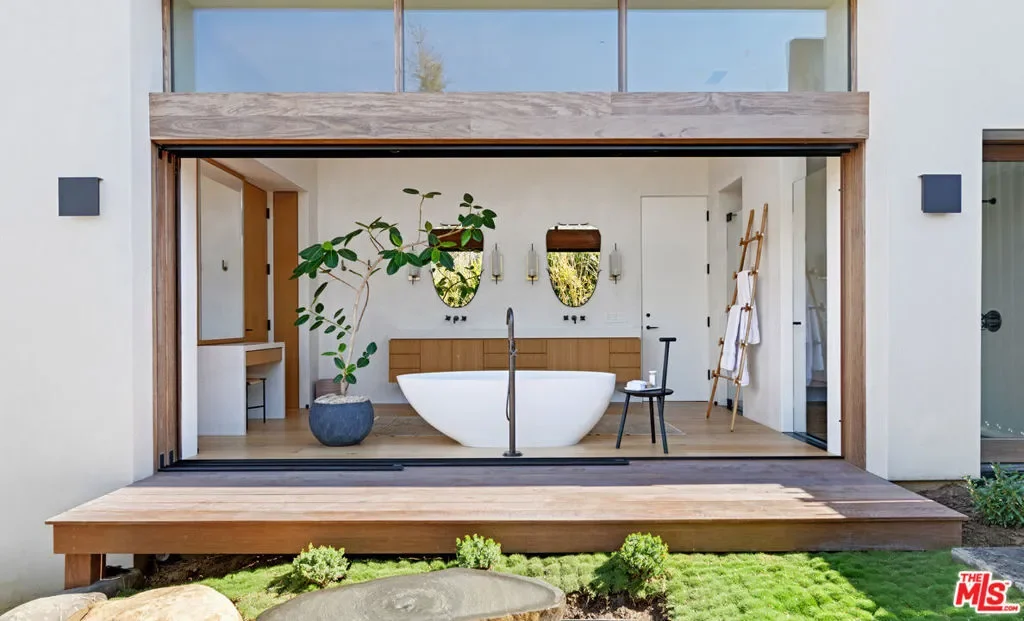 6708 Wildlife Road, Malibu, California, United States. - Photo 12