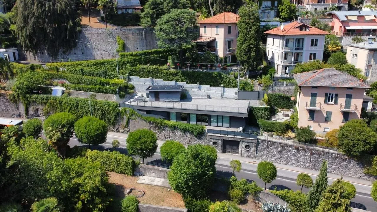 via dei villini, Como, Lombardy, Italy. - Photo 22