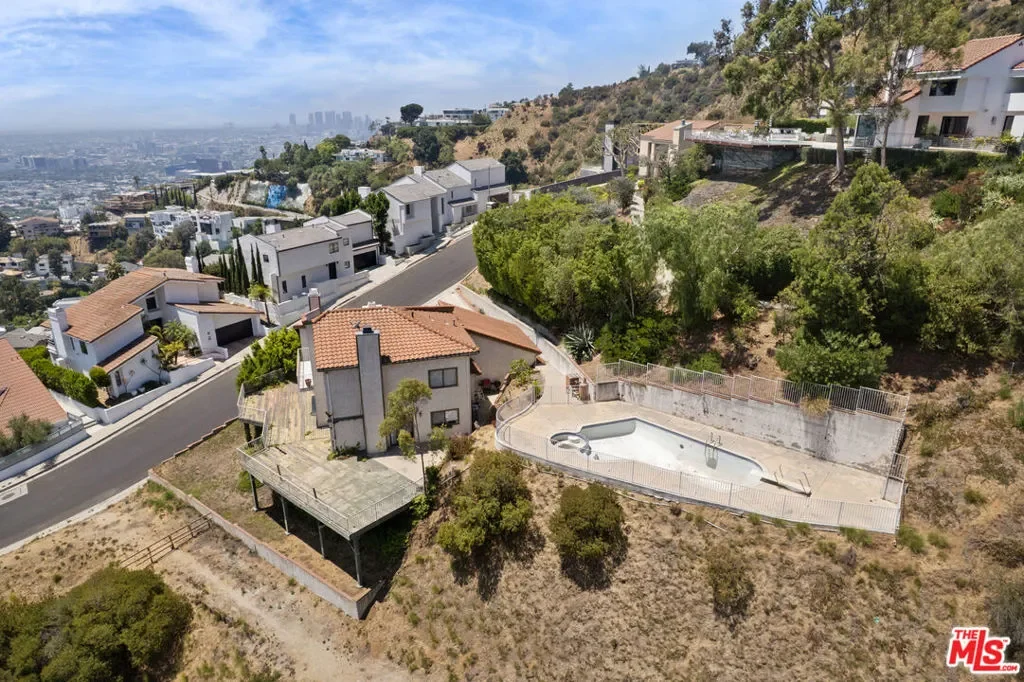 1842 N Crescent Heights Boulevard, Los Angeles, California, United States. - Photo 18