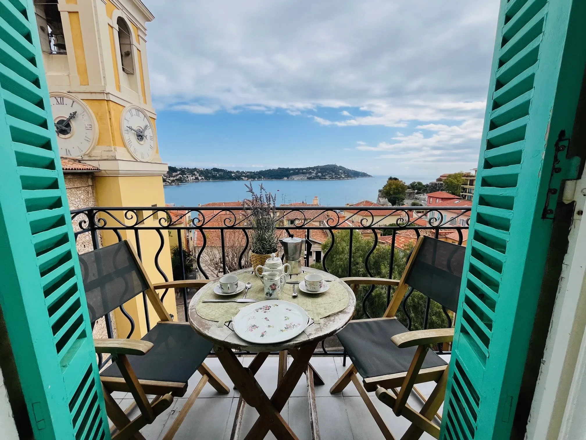 STUNNING 2/3 ROOM APARTMENT ON THE TOP FLOOR, PANORAMIC SEA VIEW, 2 BALCONIES, CROSS-VENTILATED