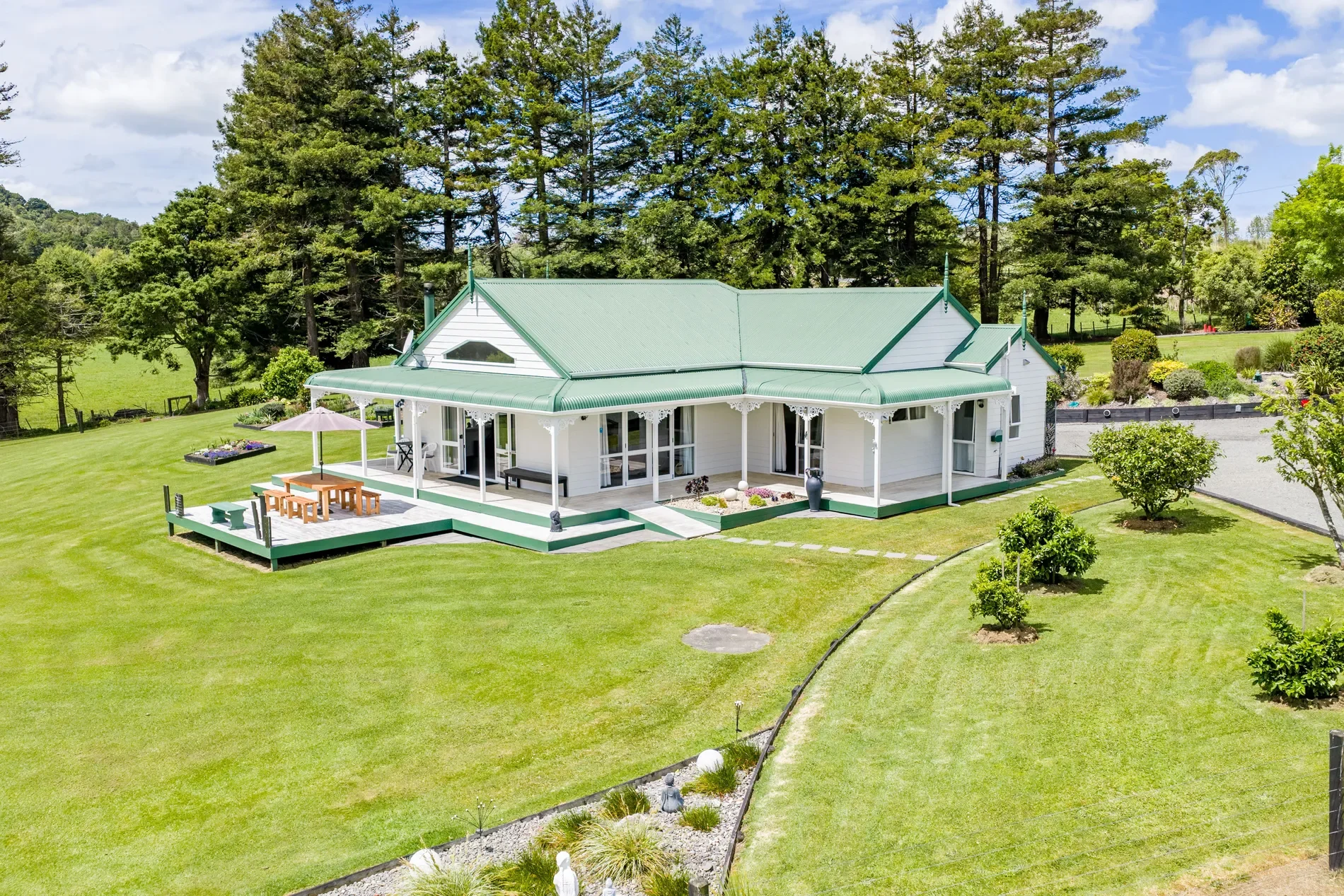 Exterior photo 3