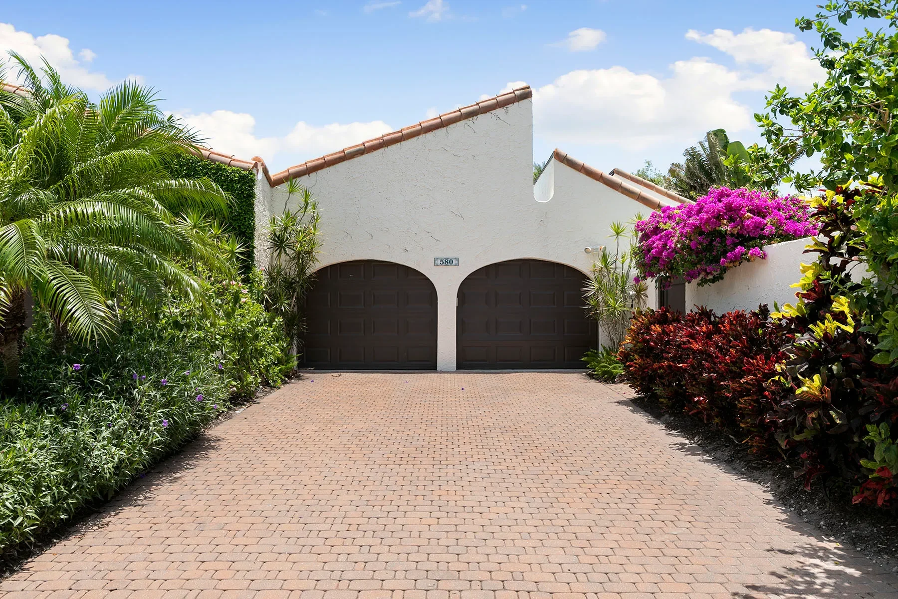 Exterior photo 10