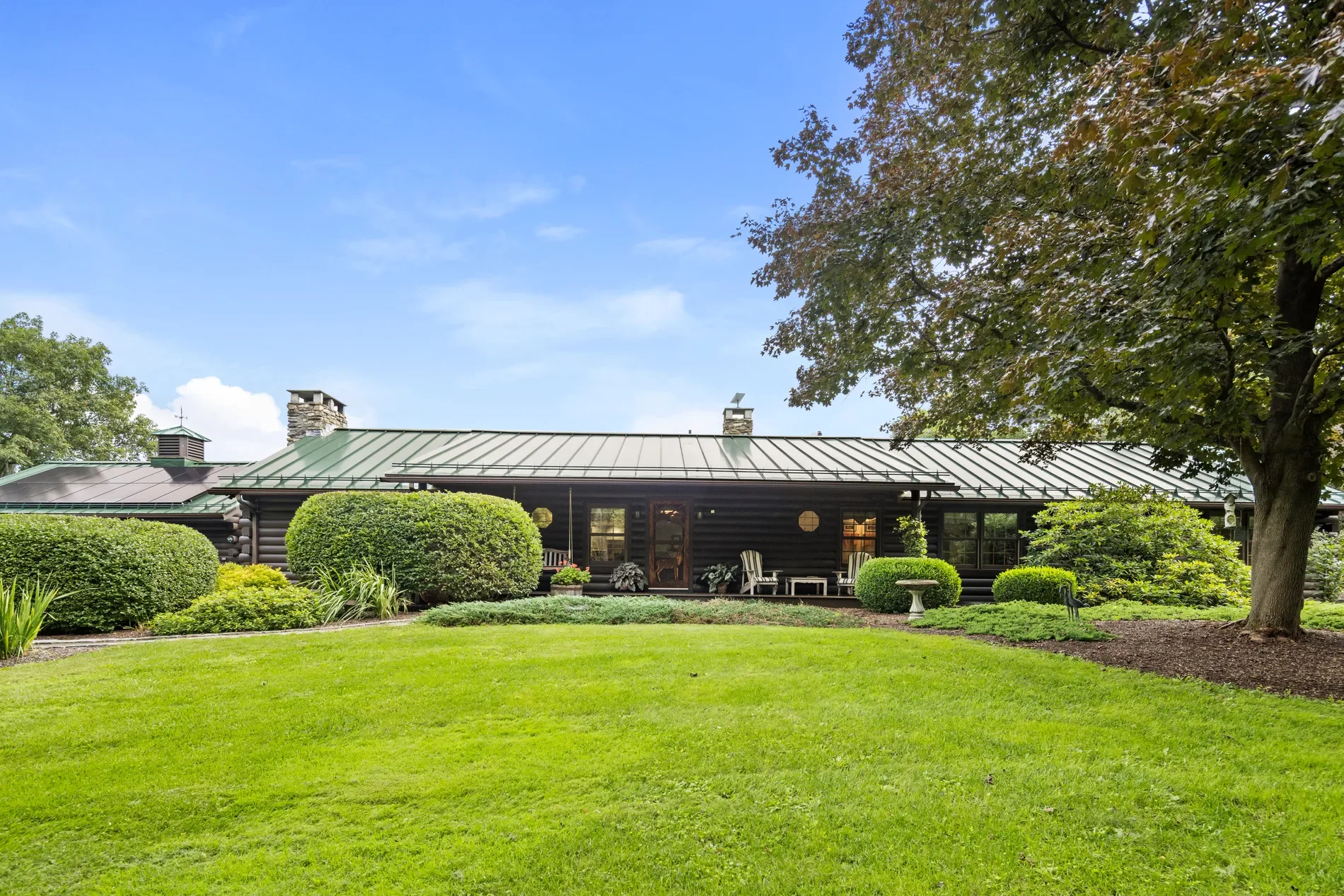 Exterior photo 2