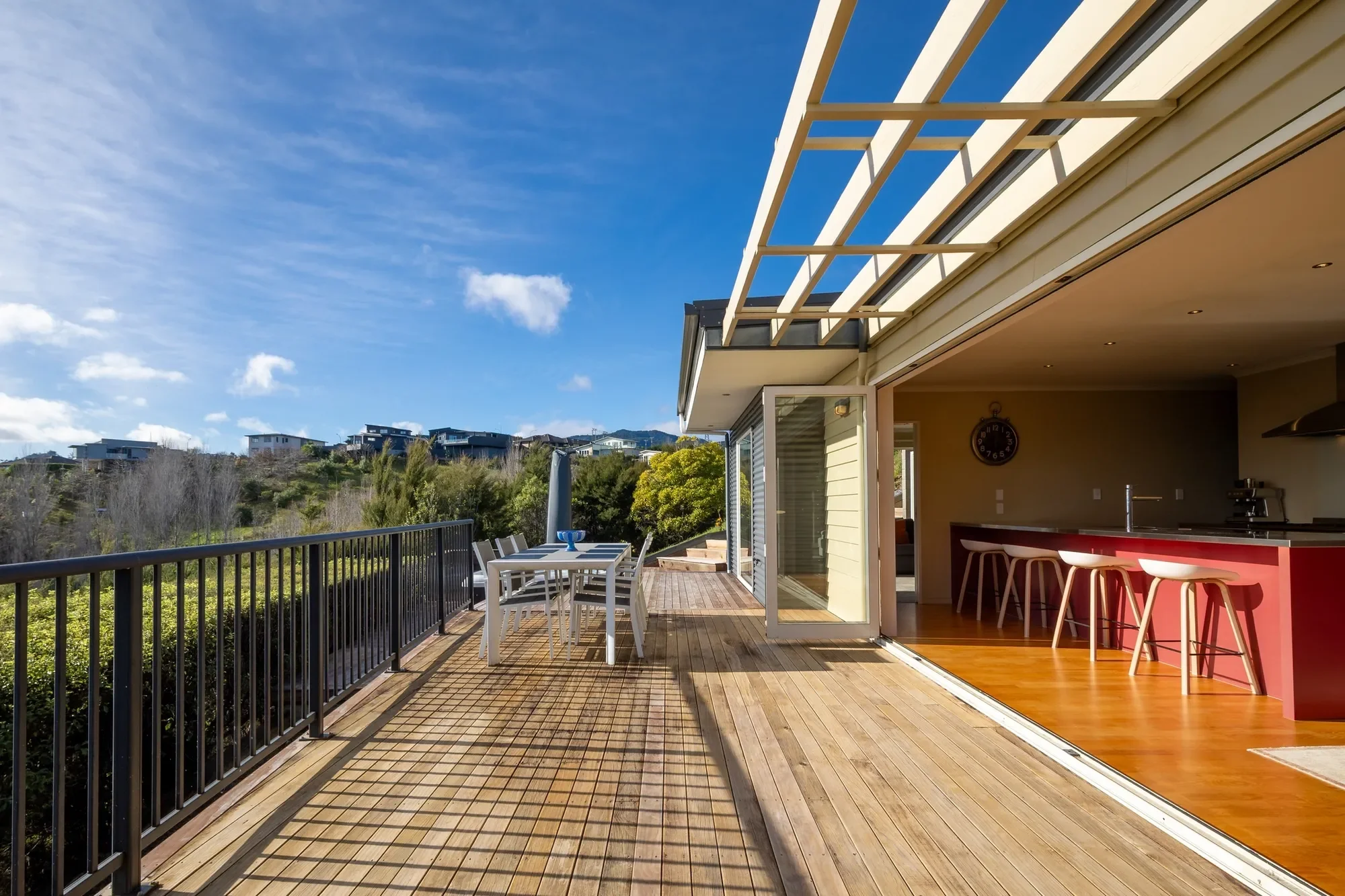 Exterior photo 5
