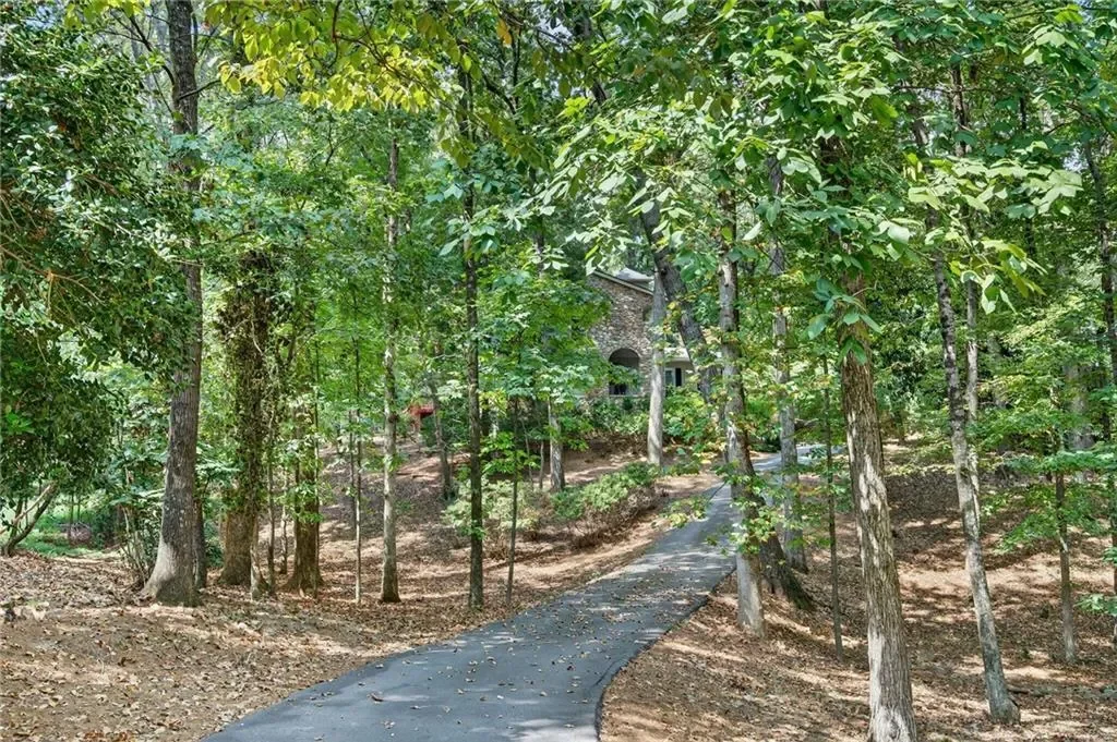 Exterior photo 3
