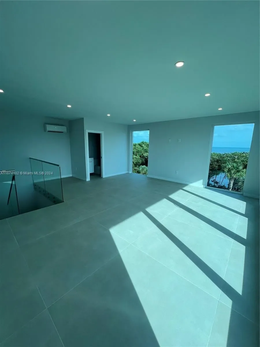 94825 Overseas Hwy 253, Key Largo, Florida, United States. - Photo 2