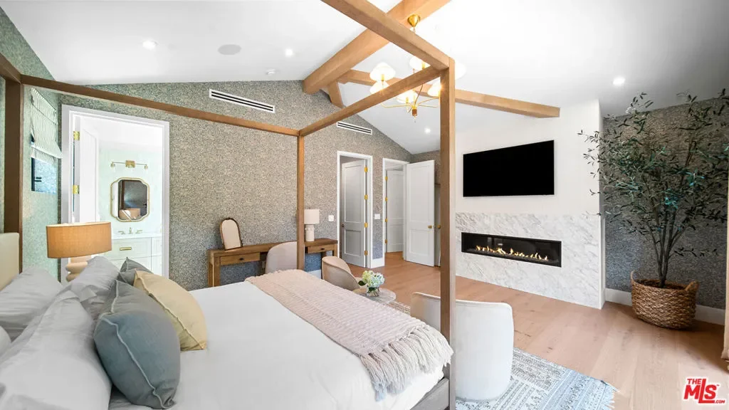 1914 N Laurel Canyon Boulevard, Los Angeles, California, United States. - Photo 32