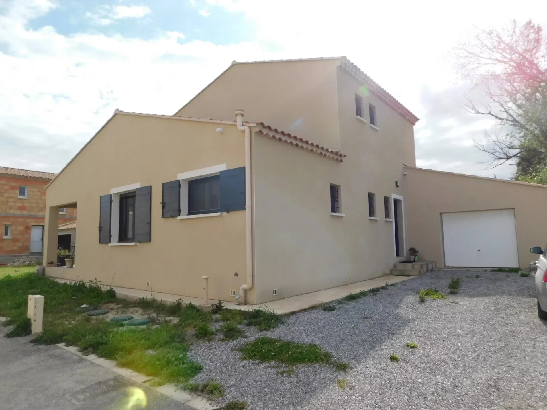 Exterior photo 3