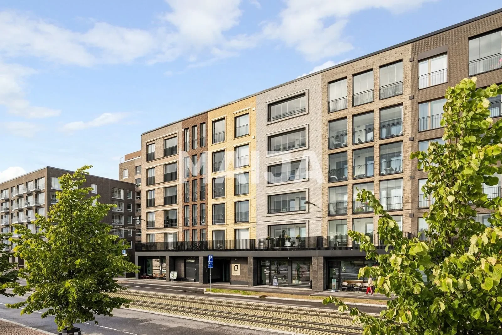 Exterior photo 1
