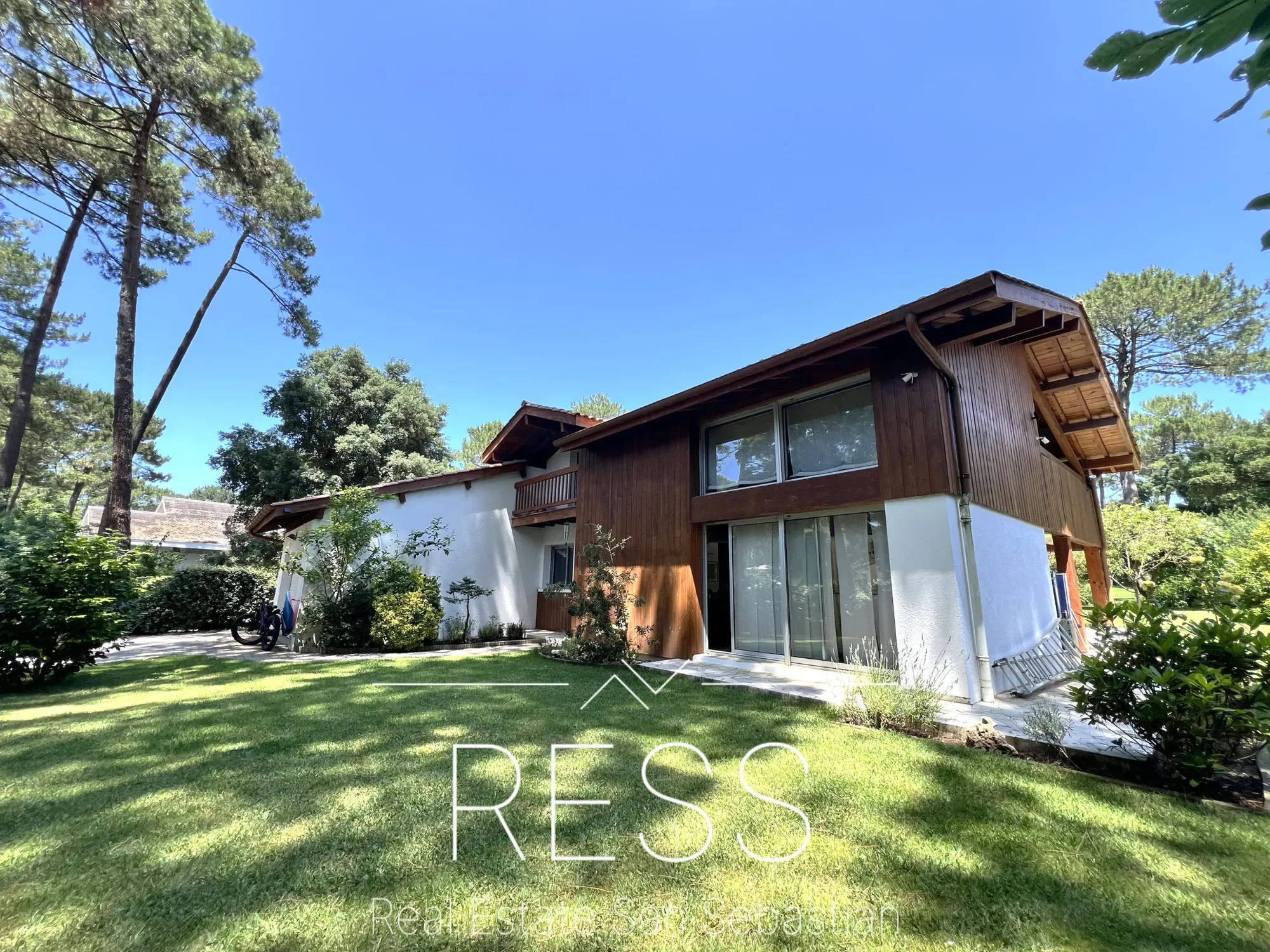 Exterior photo 7