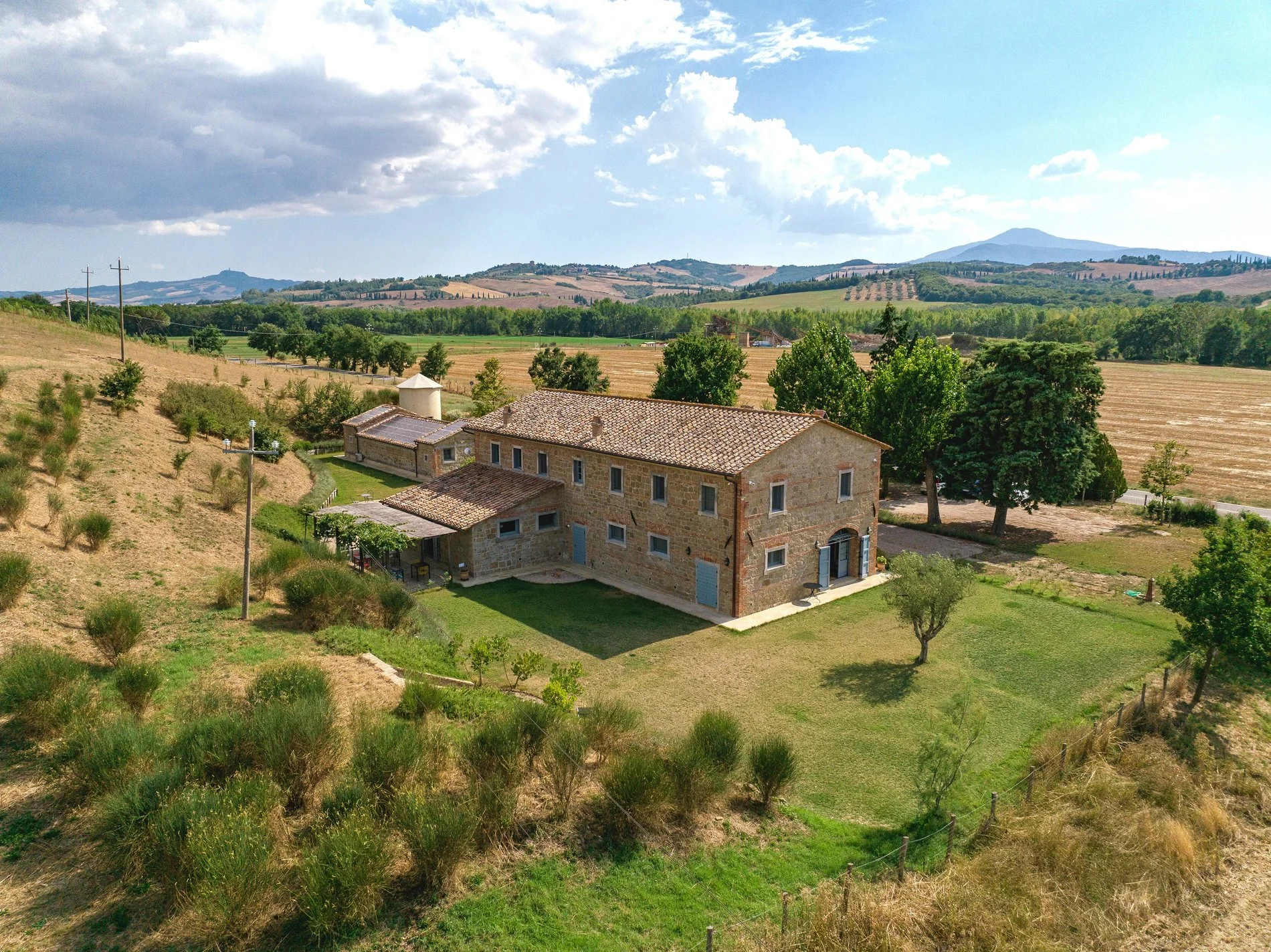 Exterior photo 10