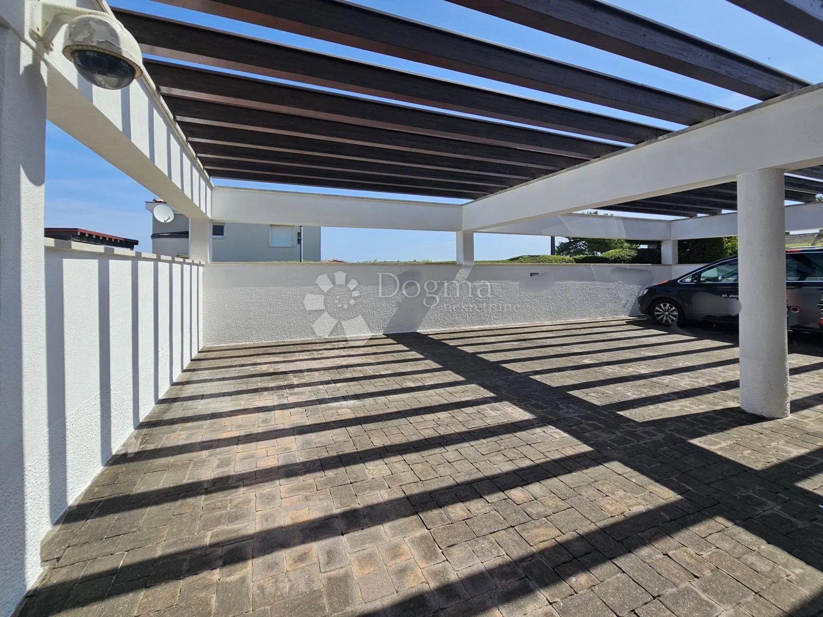Exterior photo 4