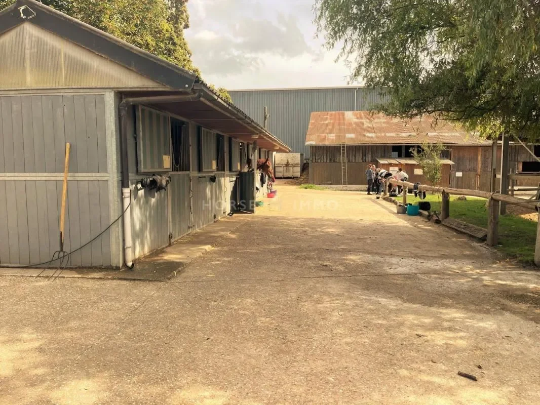 Exterior photo 2