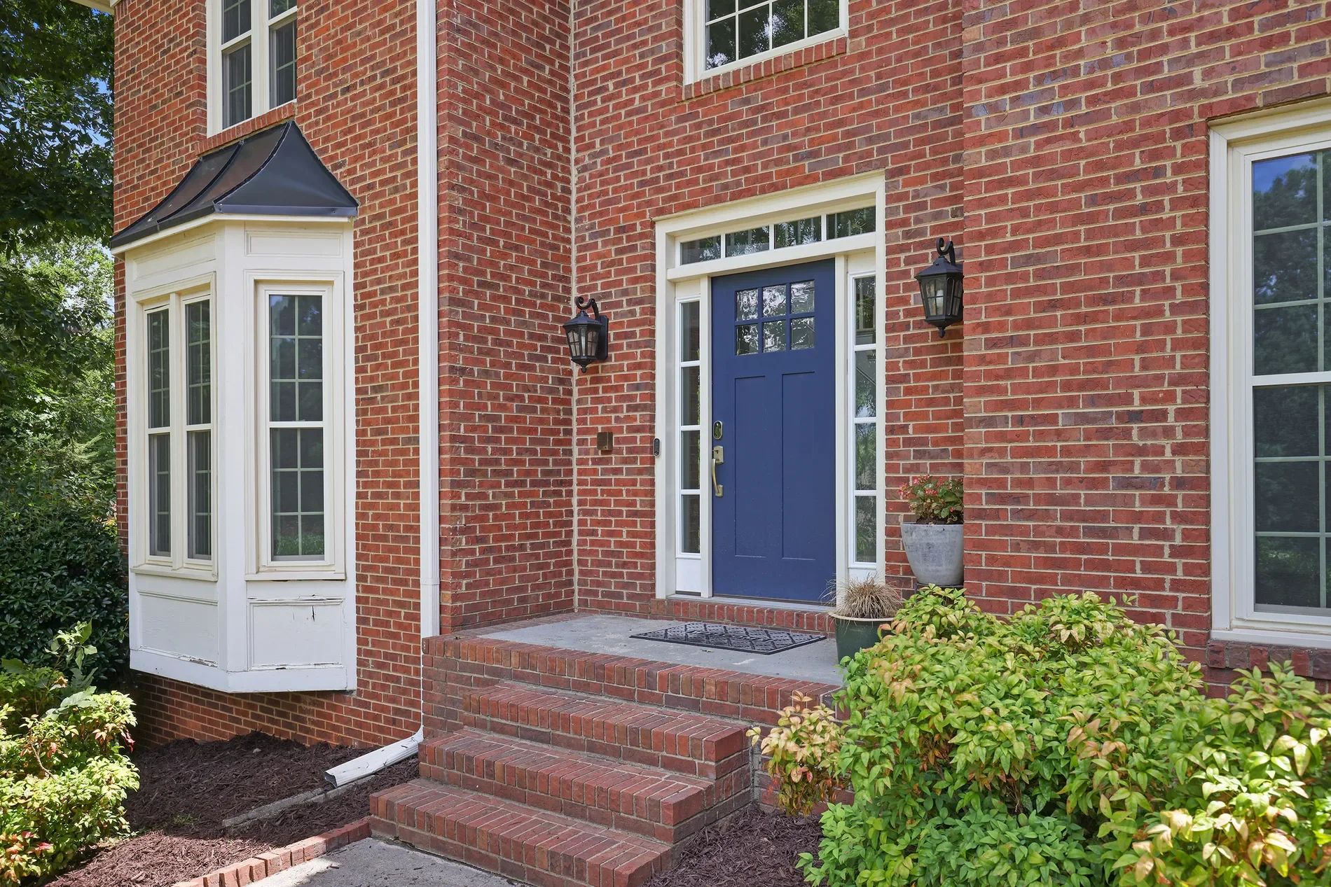 Exterior photo 2