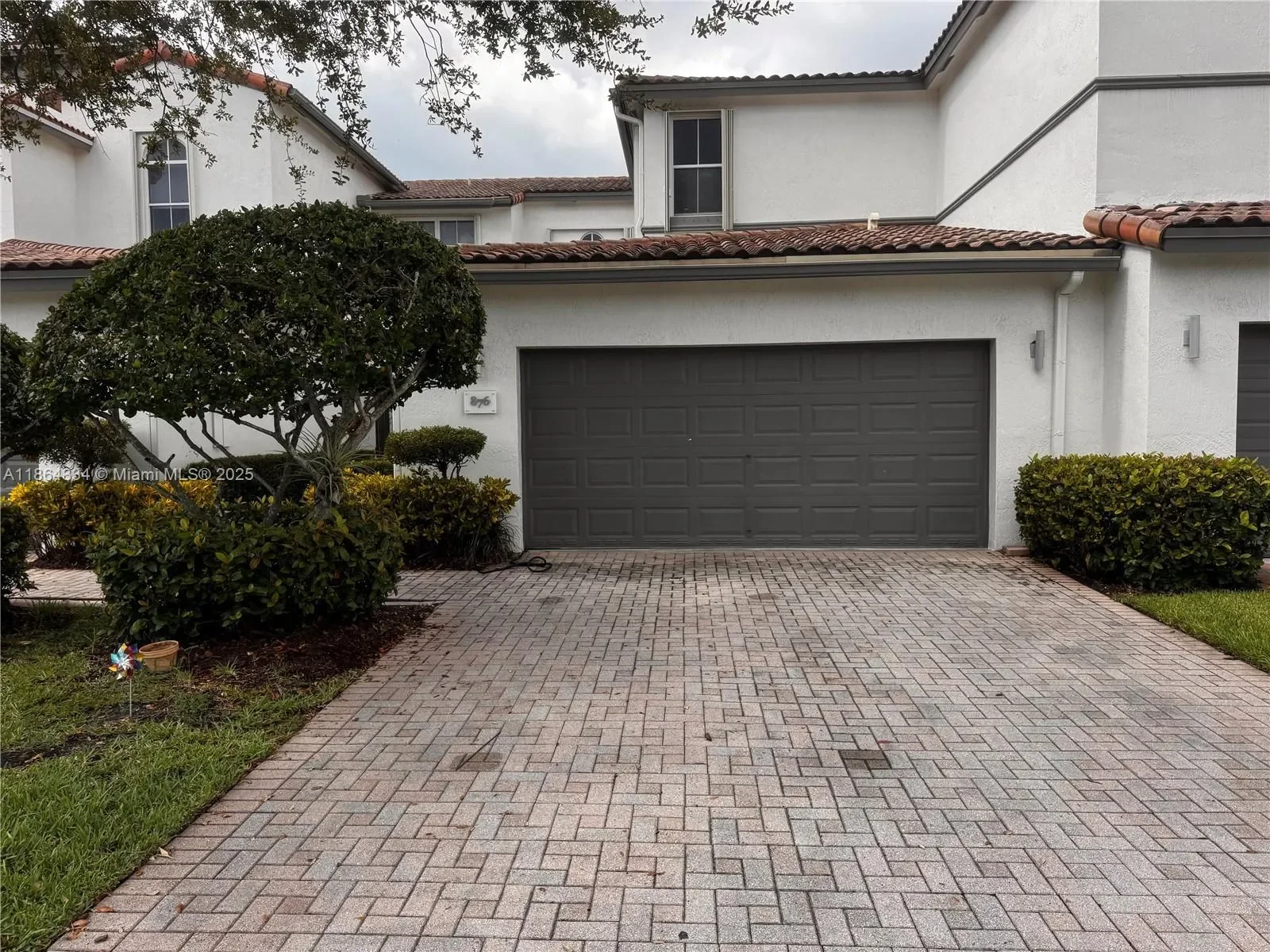 876 W Spinnaker Dr W, Hollywood, Florida, United States. - Hero Image