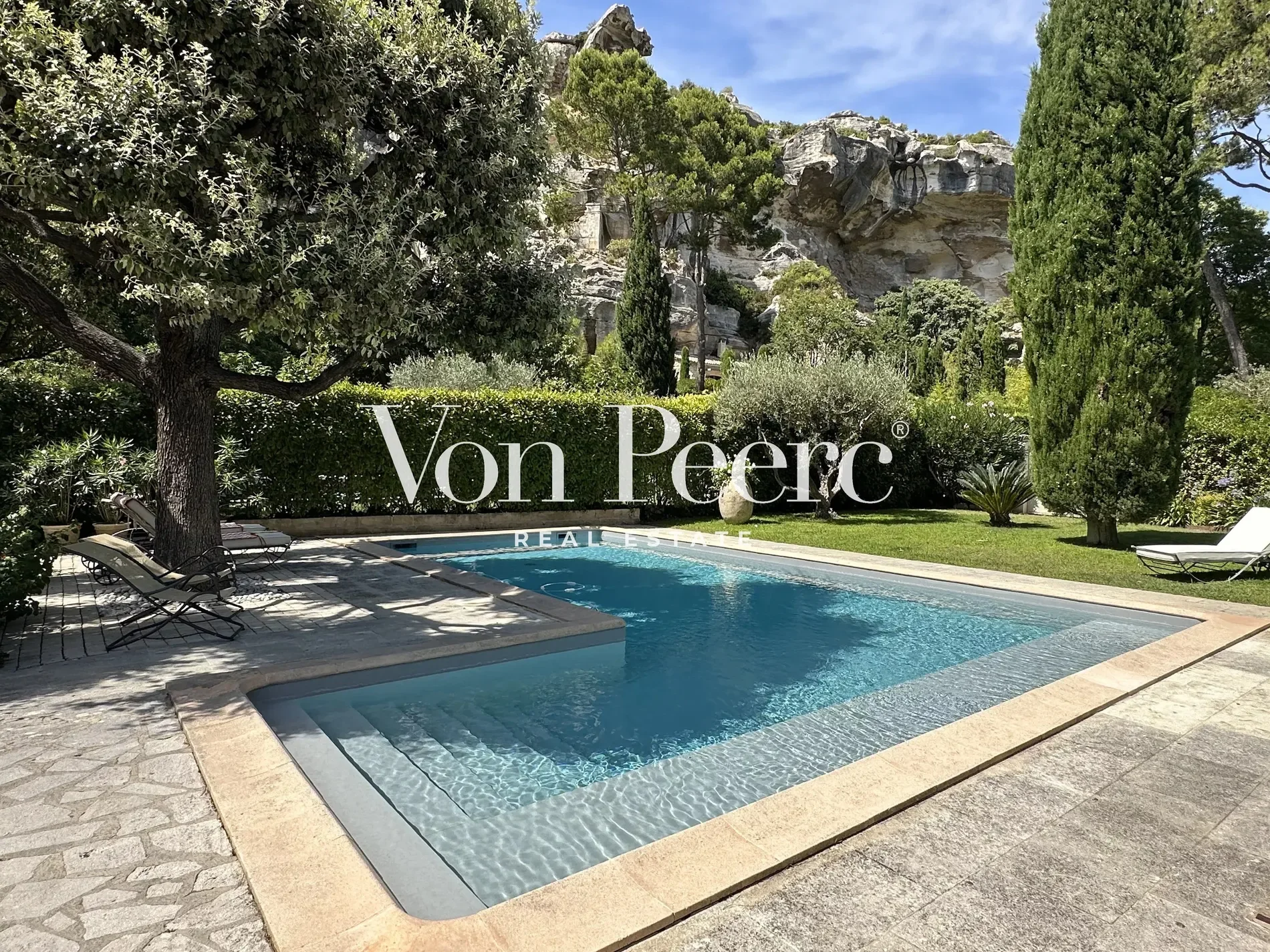 Les Baux-de-Provence, Provence-Alpes-Côte d'Azur, France. - Photo 8