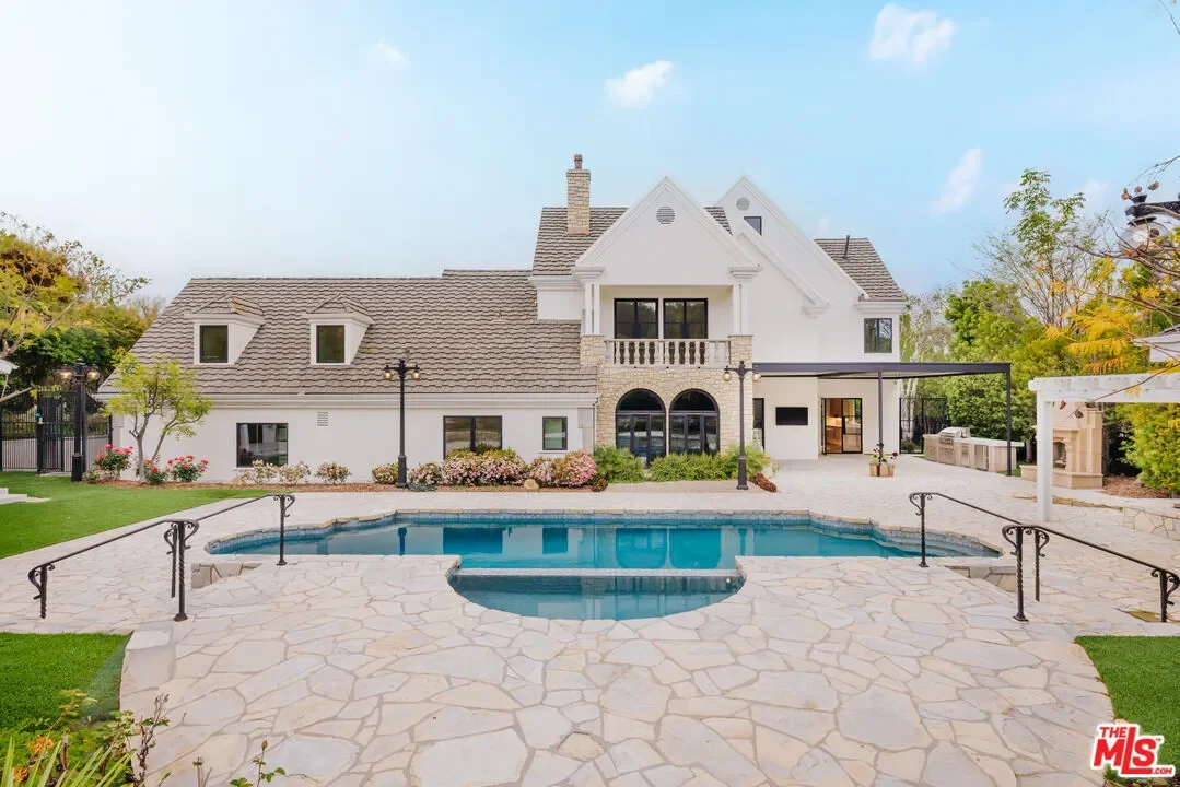 20608 Chatsboro Dr, Los Angeles, California, United States. - Photo 6