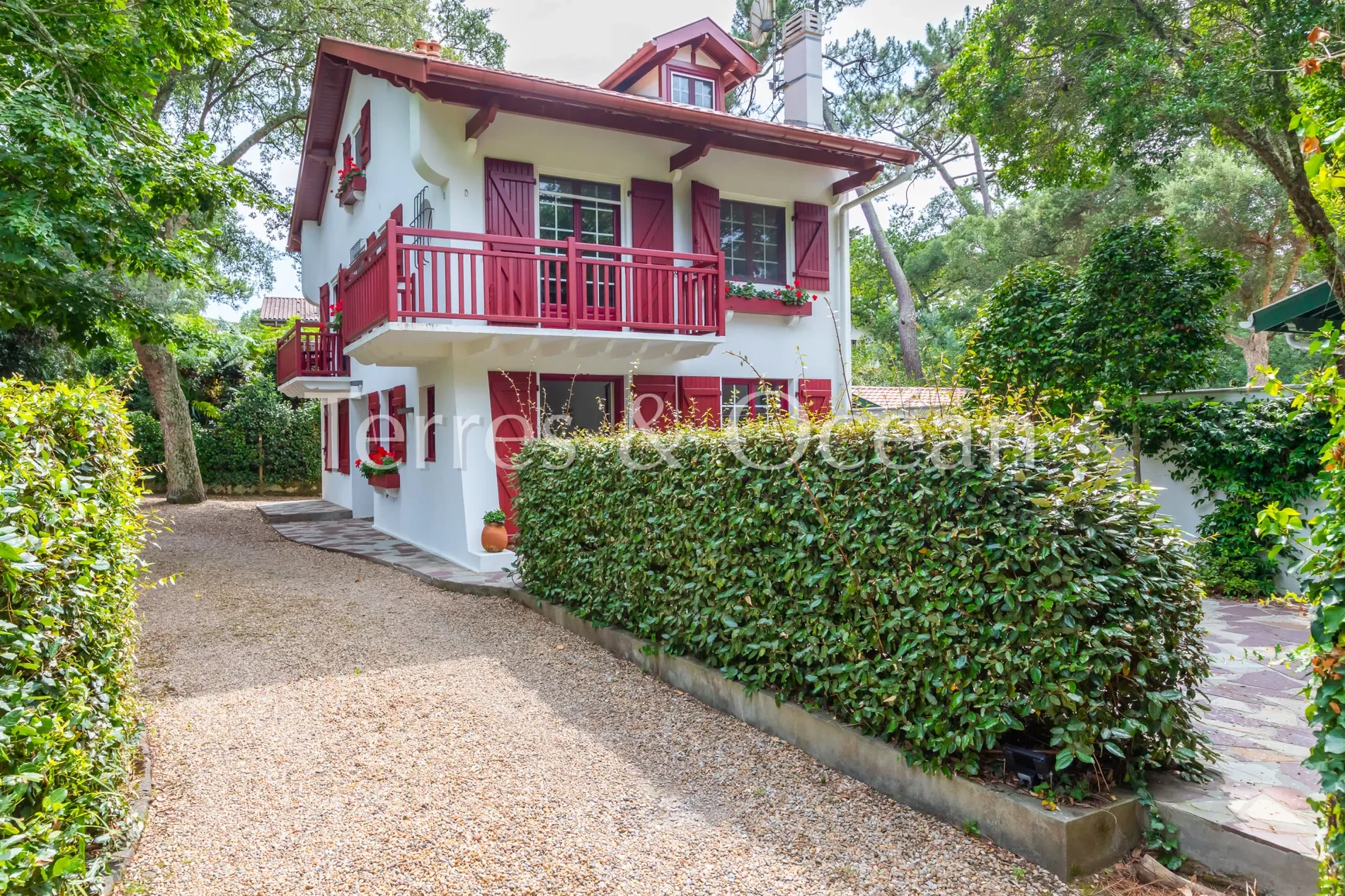 Exterior photo 10