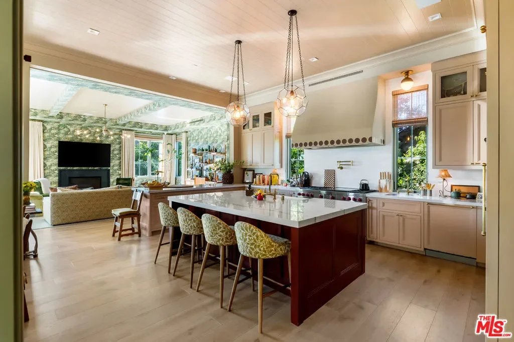 1529 Amalfi Drive, Los Angeles, California, United States. - Photo 19