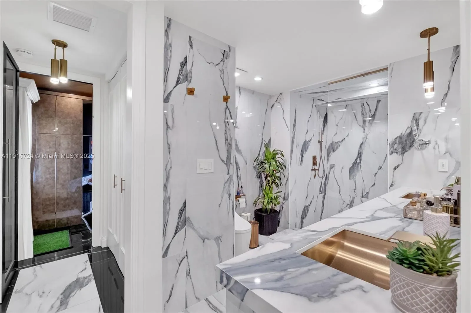 726 NE 17th Way, Fort Lauderdale, Florida, United States. - Photo 11
