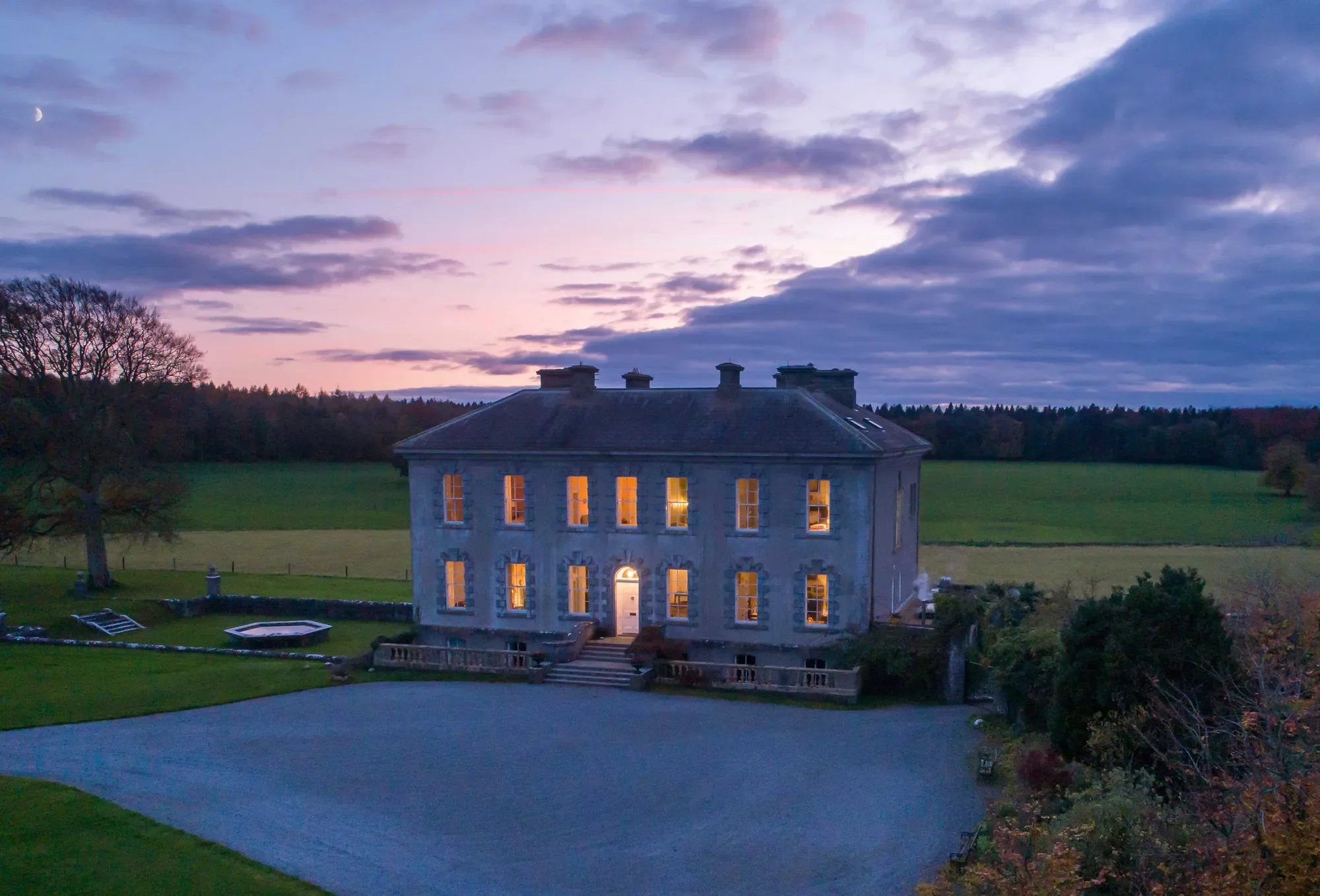 Exterior photo 2
