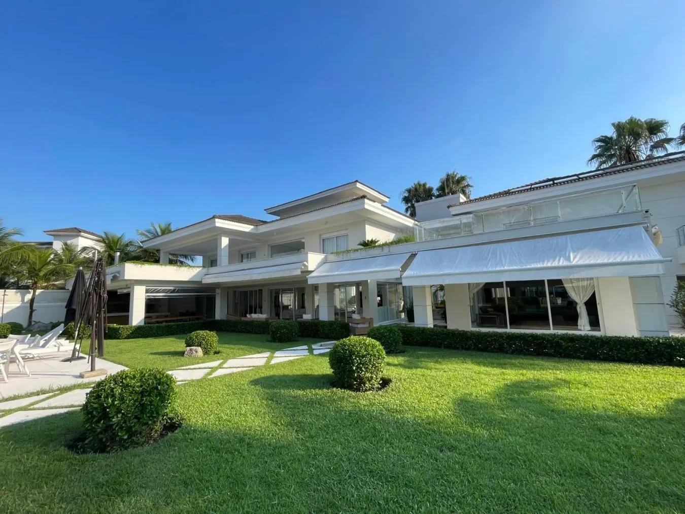 Exterior photo 2