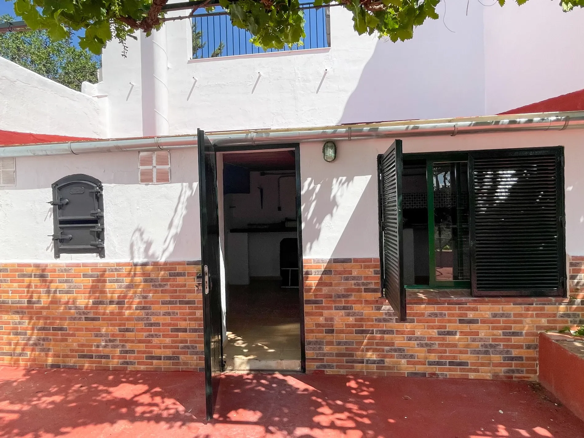 Exterior photo 7