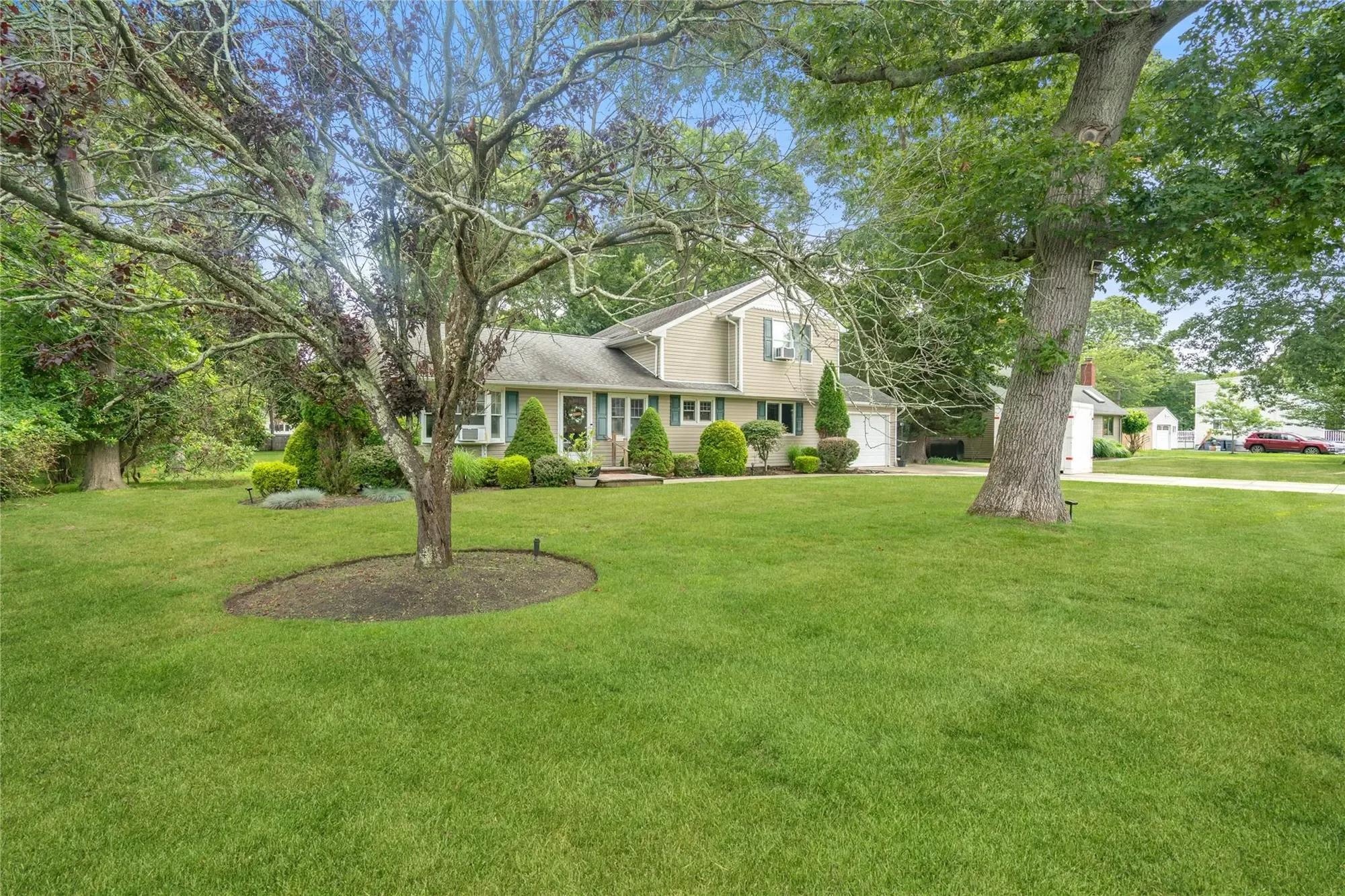 3 Lilly Court, Moriches, New York, United States. - Photo 3