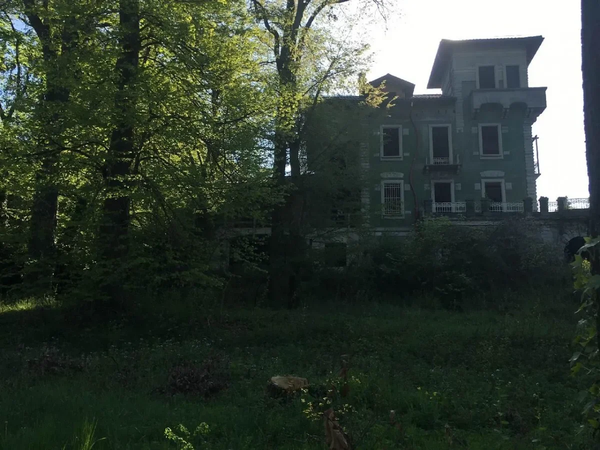 Exterior photo 4