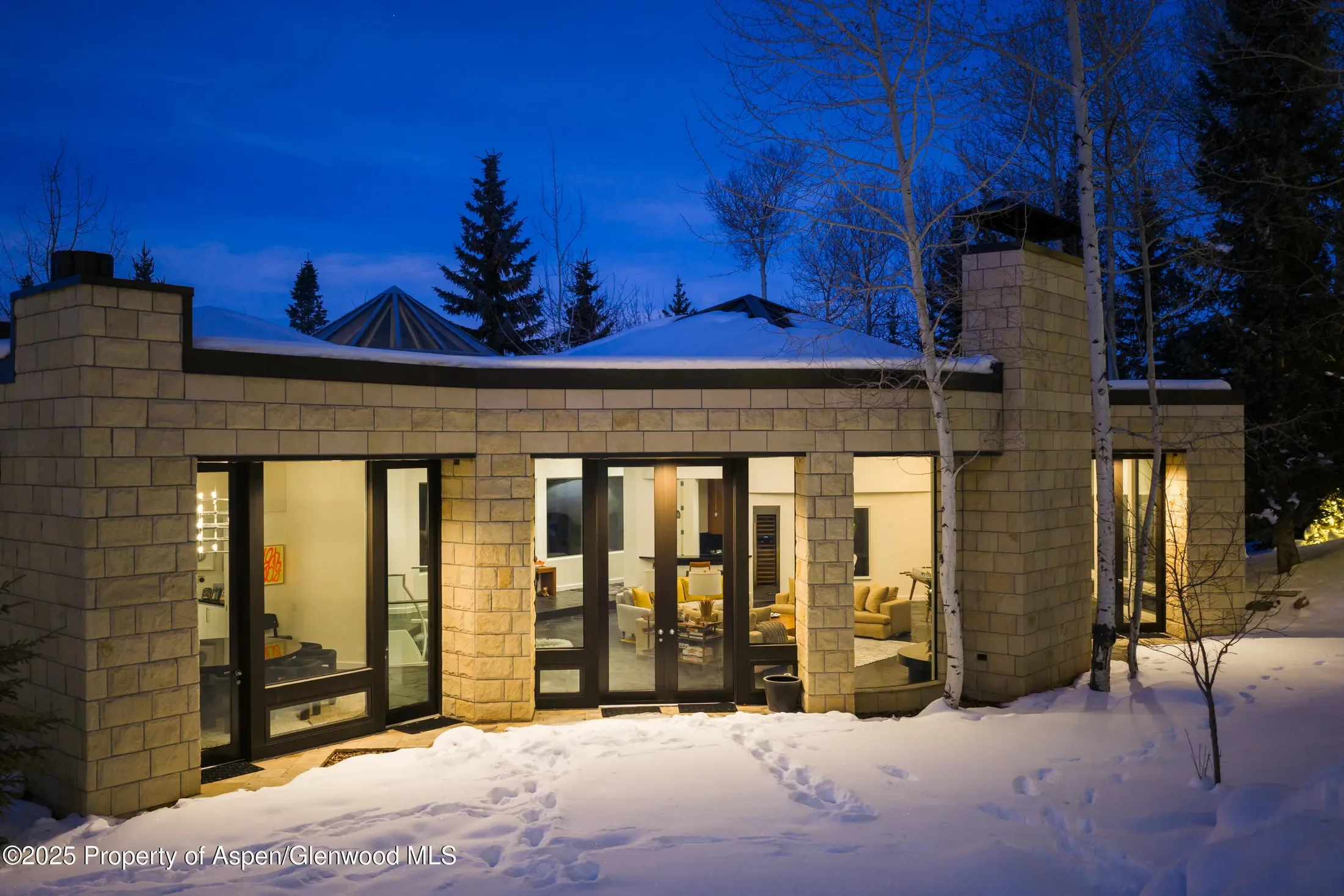 Exterior photo 4