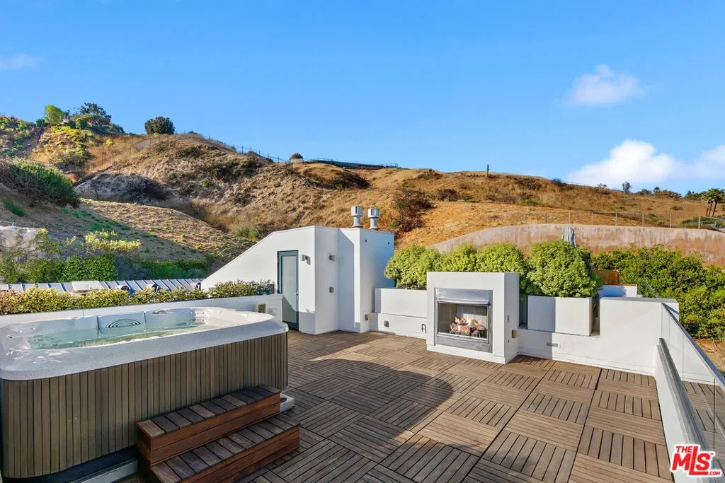 22065 Pacific Coast Highway 7, Malibu, California, United States. - Photo 53