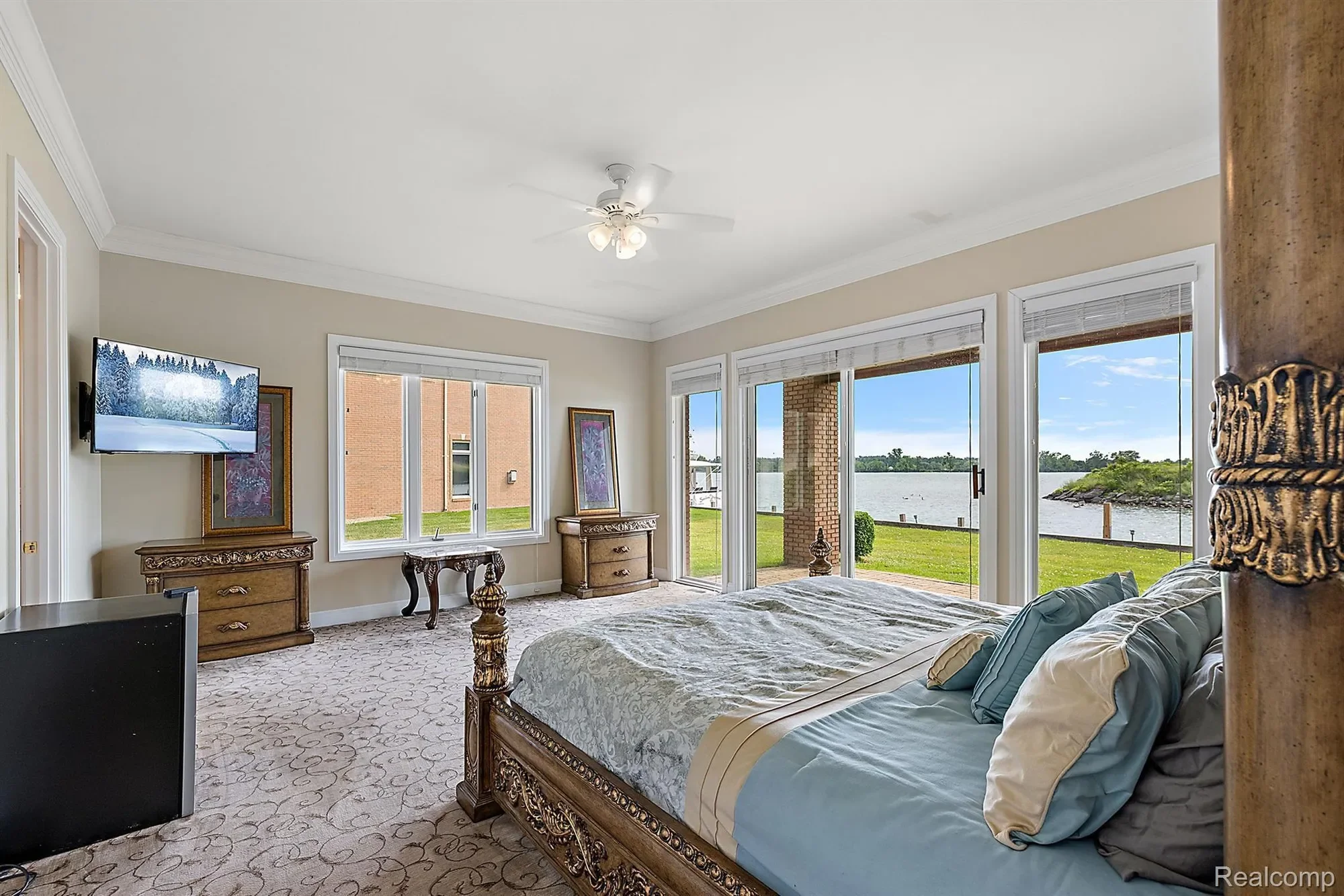 18 SAND BAR Lane, Detroit, MI 48214, Detroit, Michigan, United States. - Photo 20