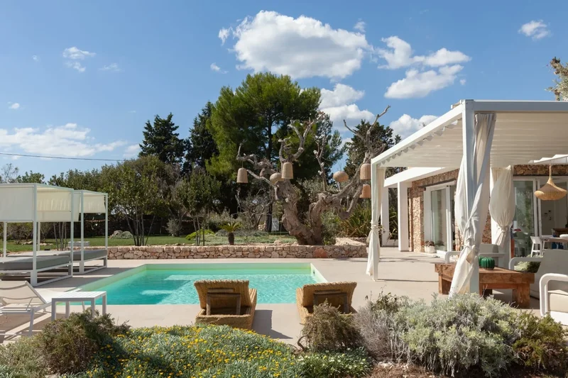 Elegant Sea View Villa in Hill with a Private Park & Pool on Hill