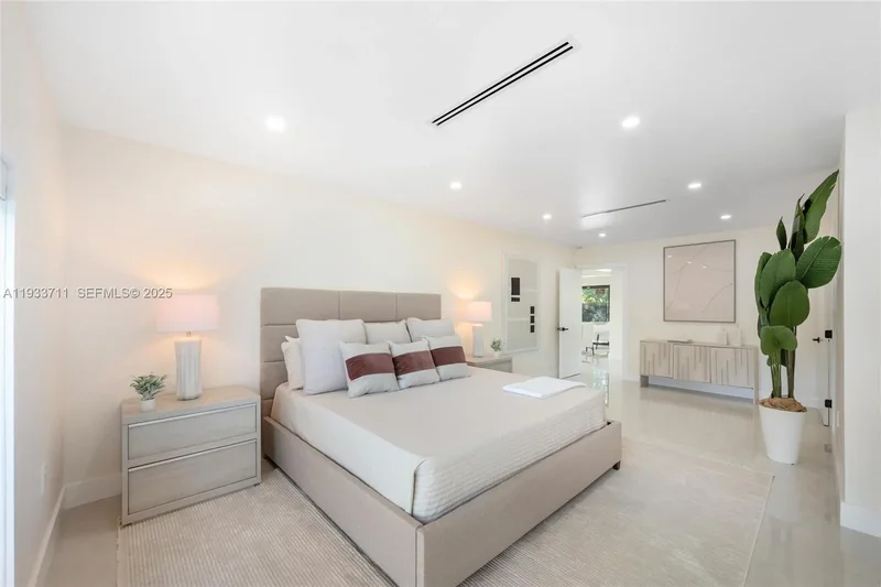 13800 SW 79th Ct, Coral Gables, Florida, United States. - Photo 13