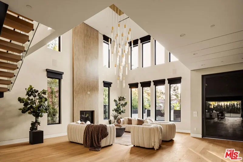 4528 Matilija Avenue, Los Angeles, California, United States. - Photo 5